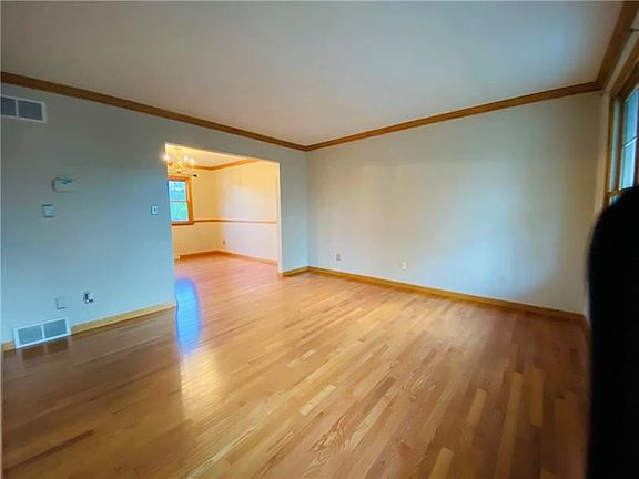 3rd image of 337 Cottingham Cir