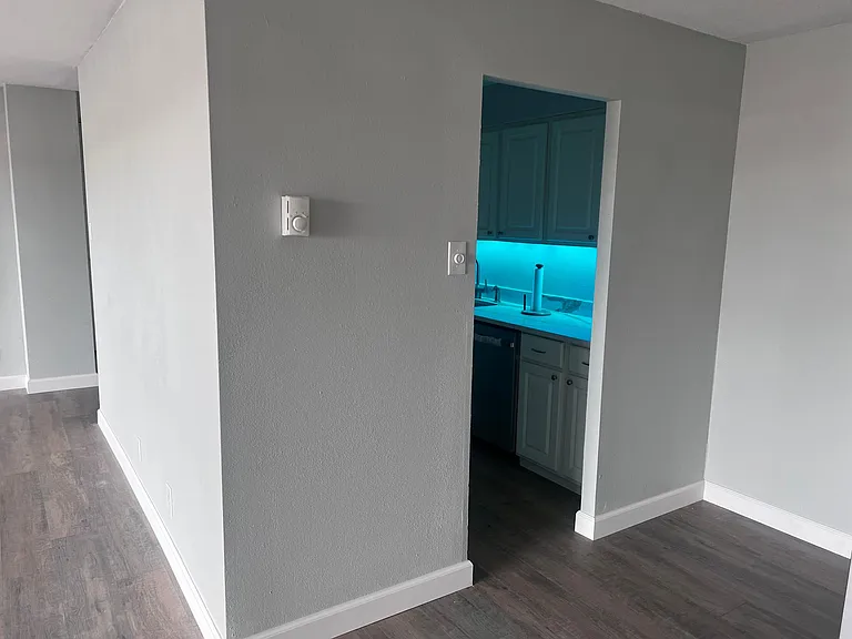 411 Lakewood Cir #906A — Photo 6