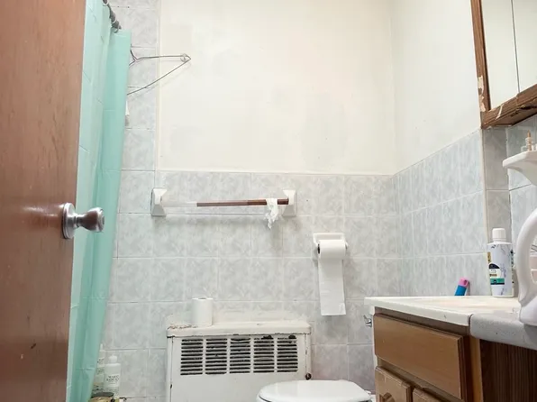 153-51 Horace Harding Boulevard image 4 of 10