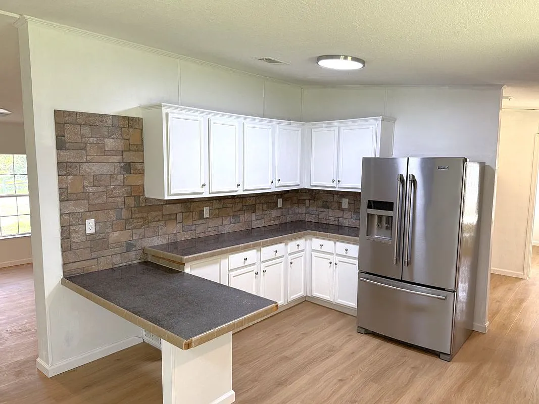 3 bed, 2.0 bath, 1512 sqft, $2,000 — Photo 2