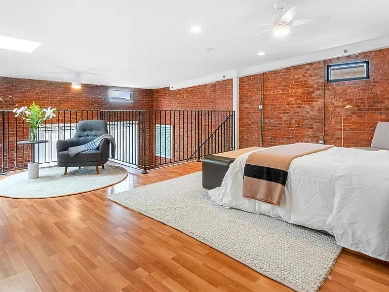 46 Irving St #2R — Photo 11