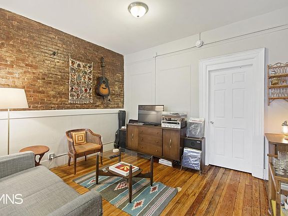 3rd image of 555 Gates Ave APT 1A