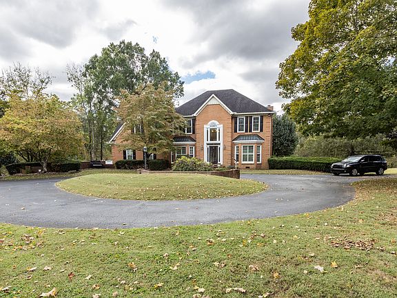 3rd image of 67 Deerfield Ln