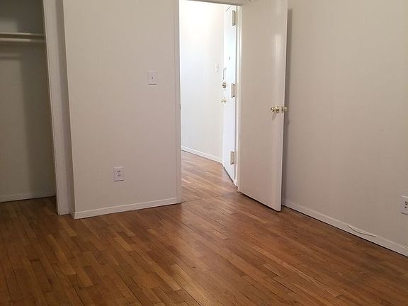 3rd image of 450 W 47th St APT 3A