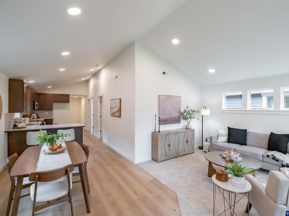 5th image of 4682 Harrier St SE