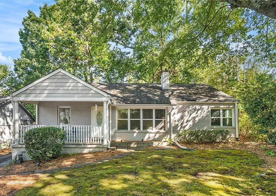 526 Rock Springs Rd NE