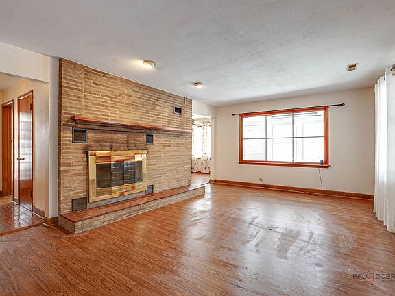 4th image of 15983 W Wadsworth Rd