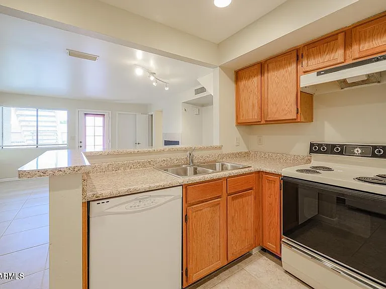 19820 N 13th Ave #125 — Photo 9