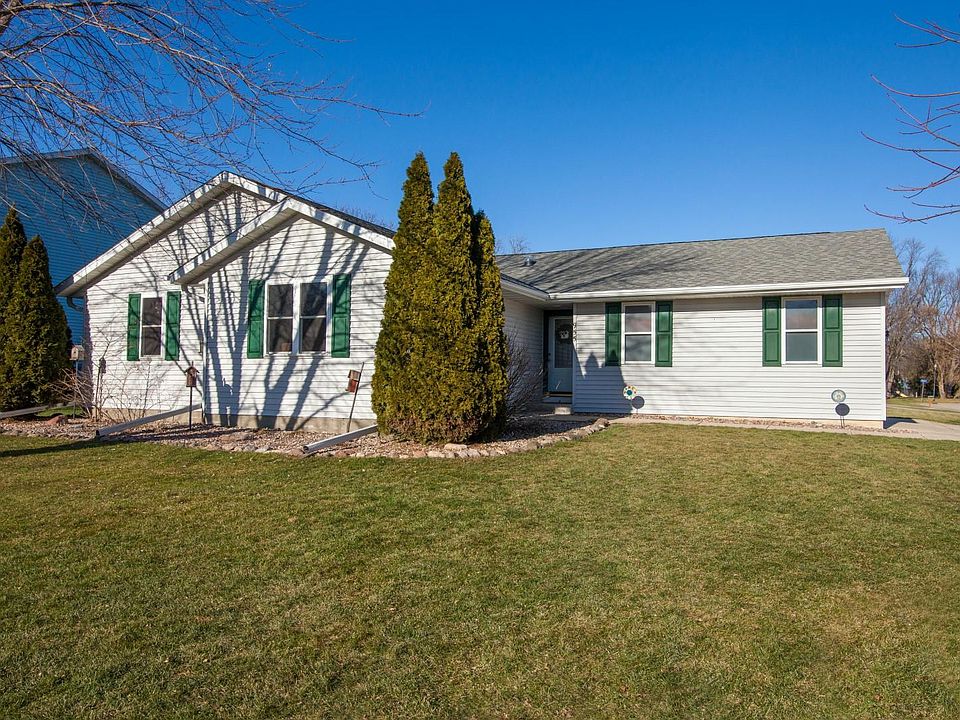 1st image of 955 Parkwood Ln