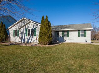 955 Parkwood Ln, Jefferson, WI 53549