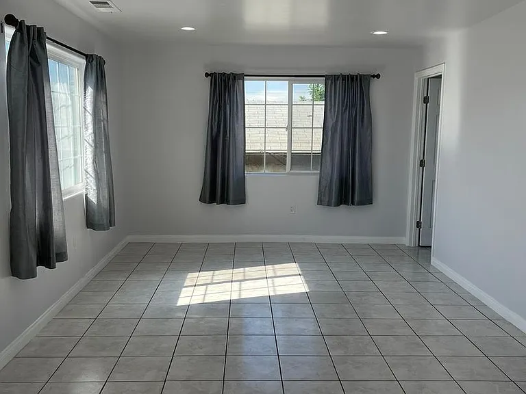 1454 N Gaviota Ave — Photo 5