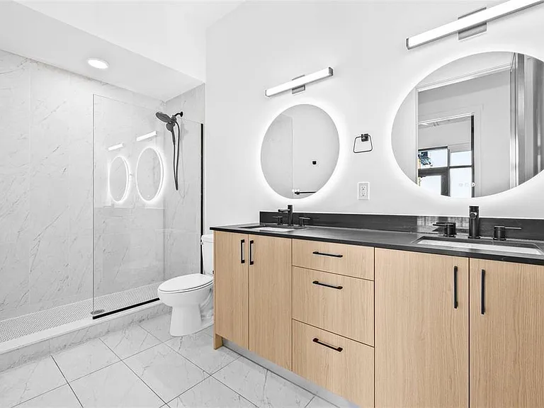 221 Main St N #Penthouse 1603 — Photo 15