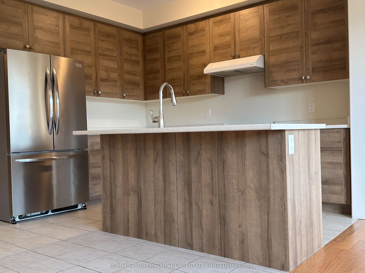 4 bed, $2,500 — Photo 4