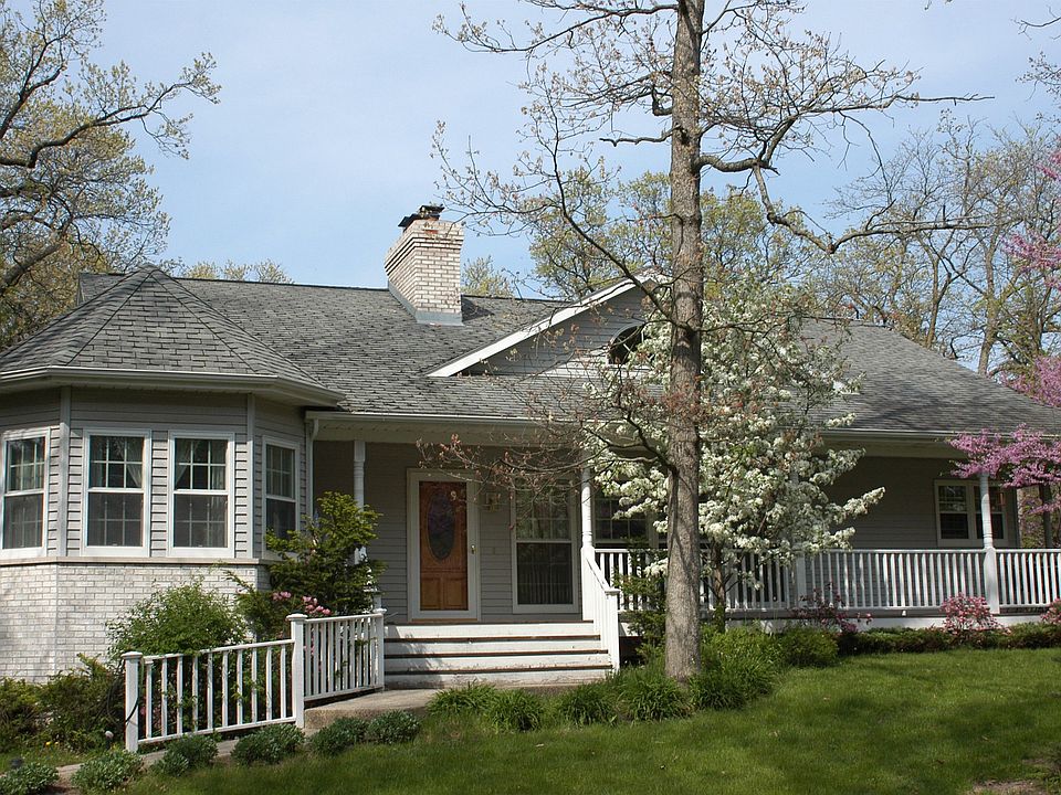 UNBELIEVABLE SACRIFICE PRICE ON THIS FABULOUS COUNTRY CLUB ESTATES HOME!