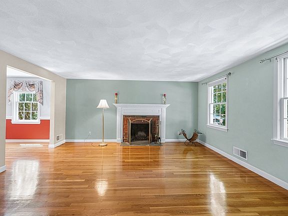 4th image of 6 Peter Rd