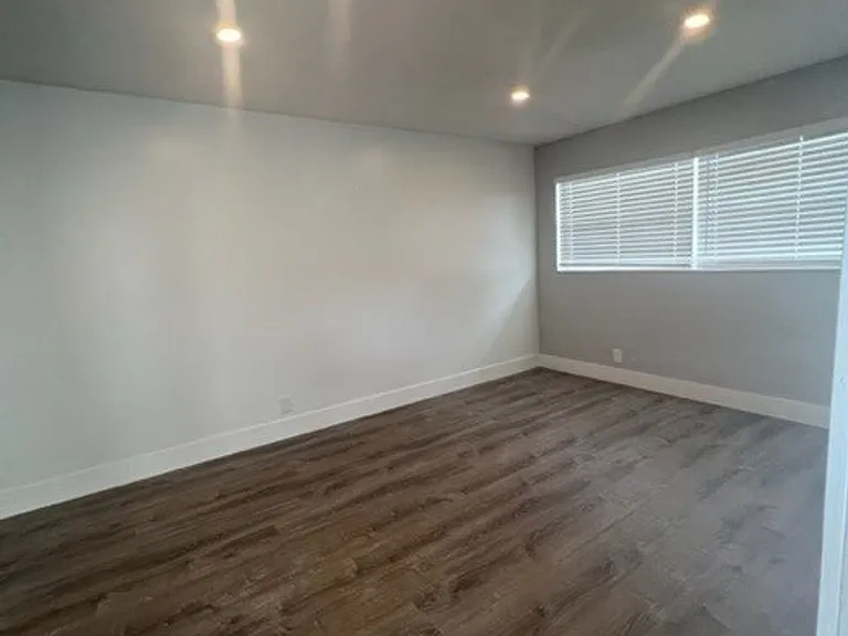 2500 Johnson St — Photo 29