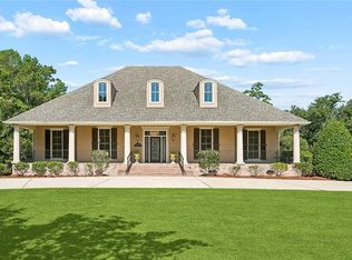 525 Pelican Ridge Dr, Madisonville, LA 70447
