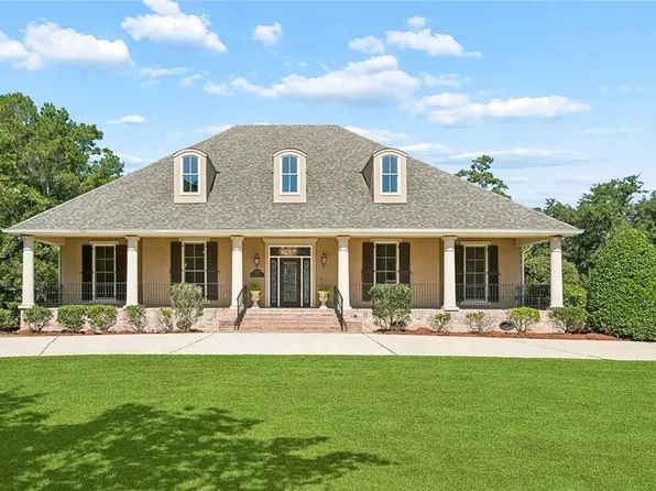 525 Pelican Ridge Dr, Madisonville, LA 70447