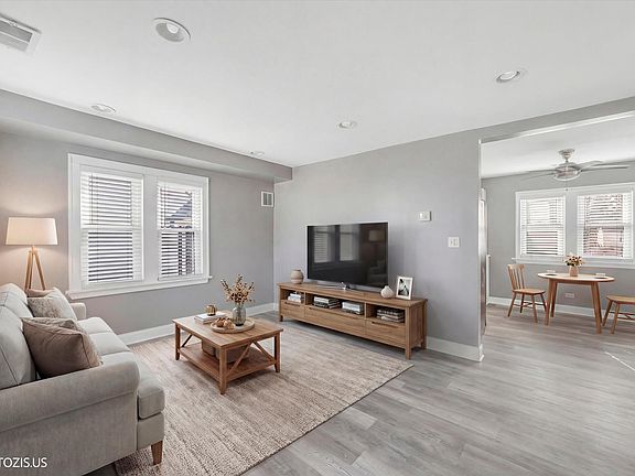 2nd image of 10417 W Palmer Ave