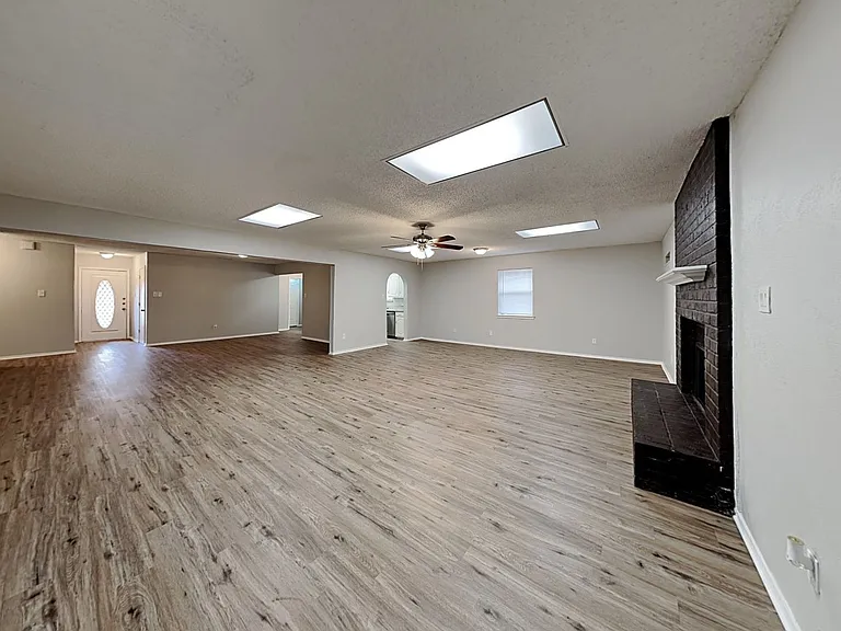 1349 Rutherford Dr — Photo 8