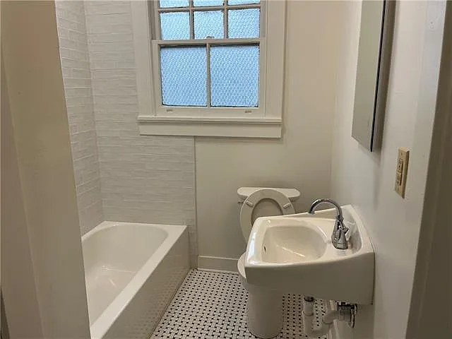 700 Florida Blvd — Photo 13