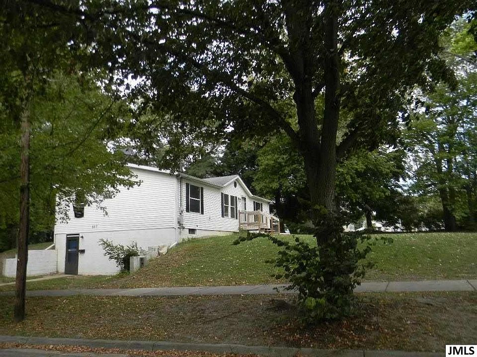 1st image of 837 Whitney St