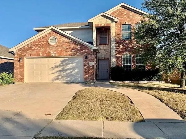 420 Sandy Creek Dr, Fort Worth, TX 76131