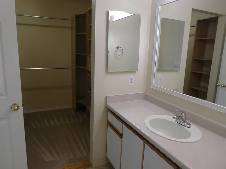7123 SW Sagert St #104 — Photo 30