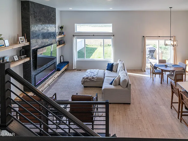921 David Dr — Photo 23