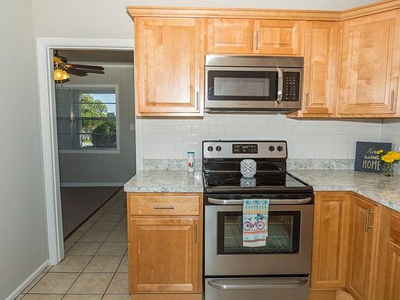 4th image of 306 Carol Dr