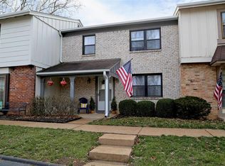 2371 Hiddengarden Ct, Ballwin, MO 63021