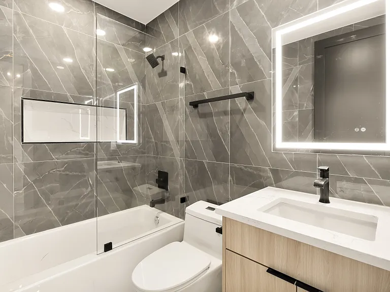 2305 Nicholson SE #100 — Photo 11