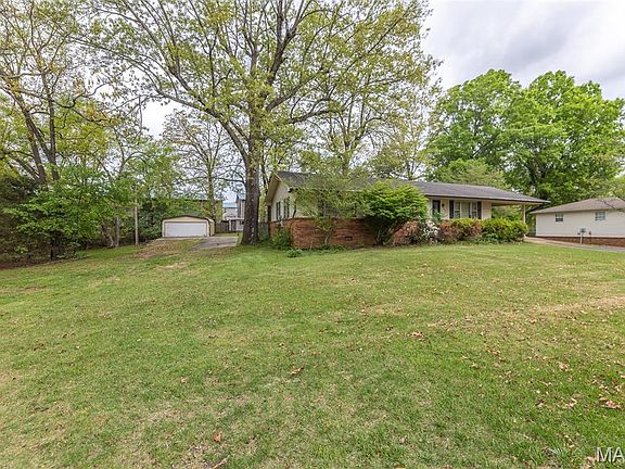 2nd image of 2601 Holly Hills Dr