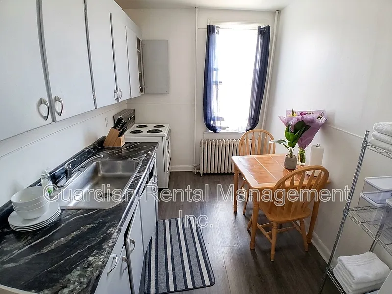 2 bed, 1.0 bath, $1,650 — Photo 2