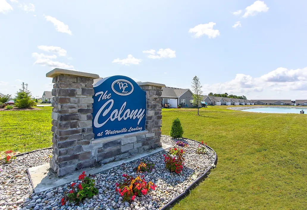 52 E Colony Dr photo 1