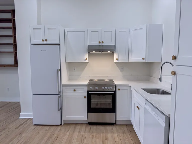2013 Green St #2 — Photo 16