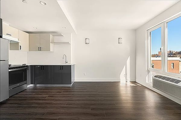 2nd image of 3436 Kingsbridge Ave #4S
