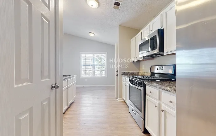 141 Greystone Cir — Photo 8