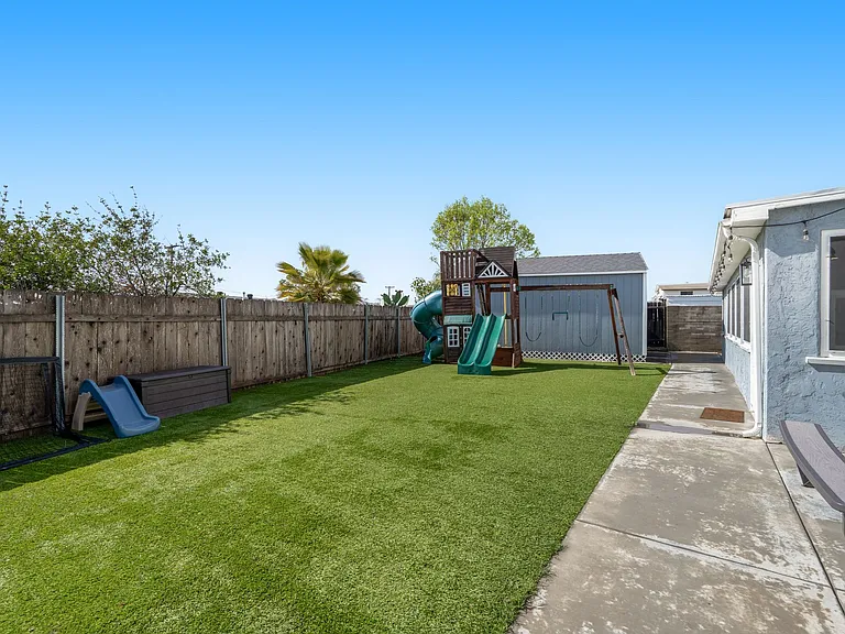9483 Pennywood Rd — Photo 32