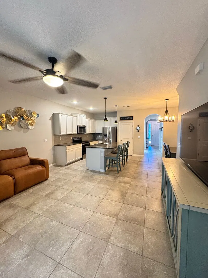 Partially Furnished/Unfurnished 3-bed, 2.5-bath townhome in Sarasota's Bay Landing. — Photo 3