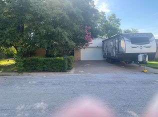 210 Shoshone St, Comanche, TX 76442
