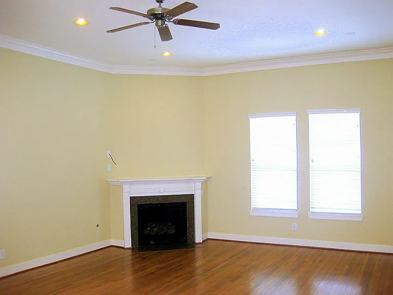5734 Kansas St — Photo 16