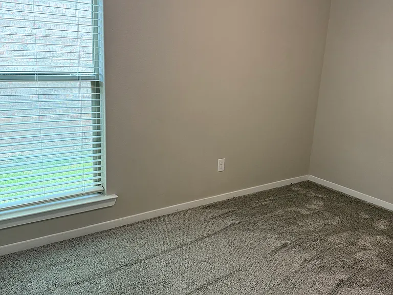 2901 Urbana Ave — Photo 23