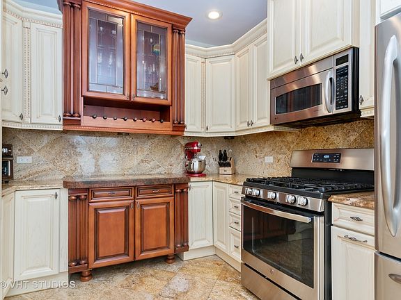 5th image of 902 Greenwood St #1
