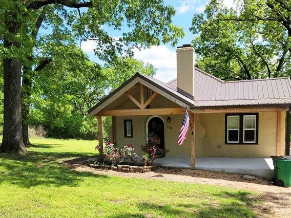 510 Combs Ave, Cotter, AR 72626