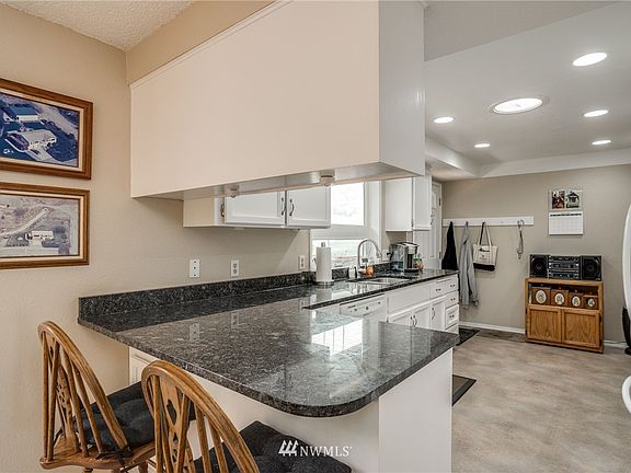 3rd image of 3110 NE Vine Street