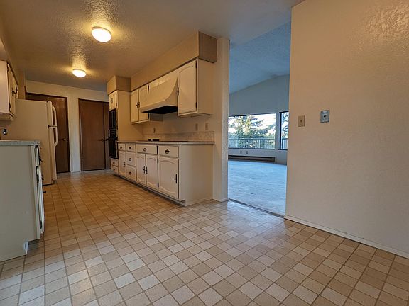 Kitchen & dining room