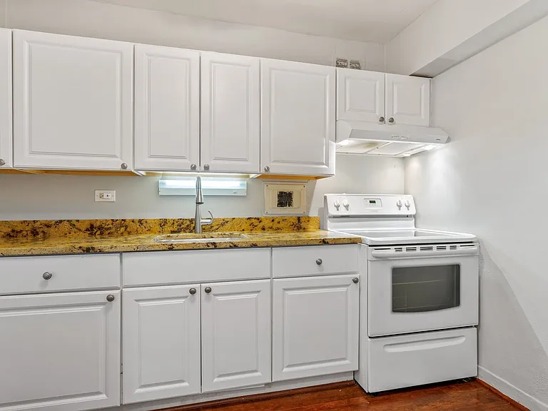 7337 S South Shore Dr #607 — Photo 4