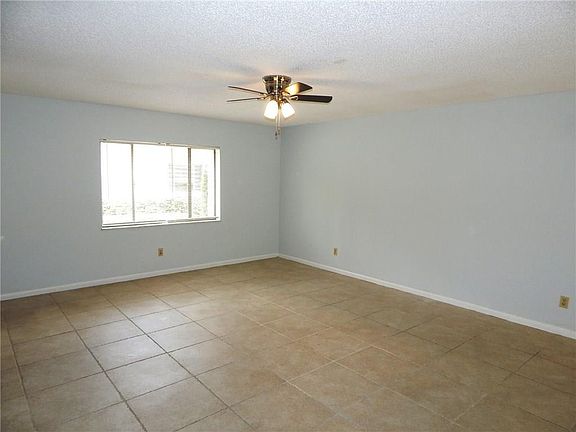 4th image of 1059 6th Ave