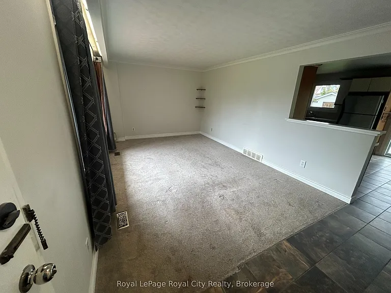 6 Montgomery St #MAIN FLOOR — Photo 4